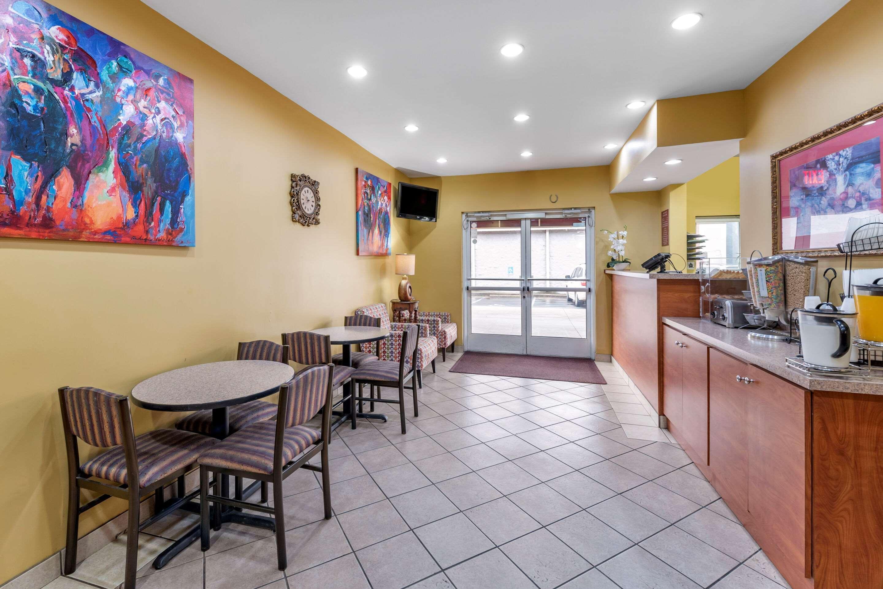 Econo Lodge Louisville Airport Exteriér fotografie